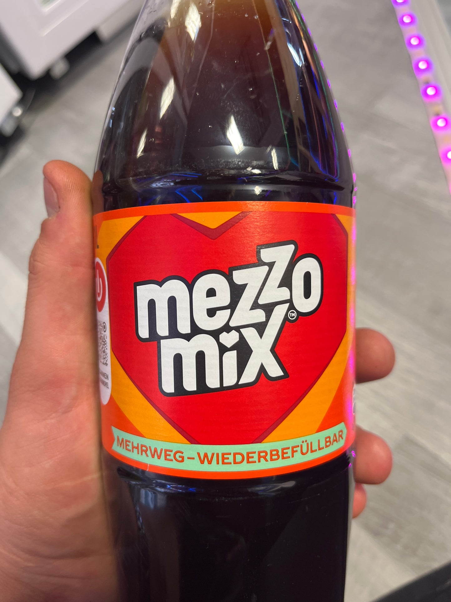 Cola, verschiedene Sorten 1 l Hartplastik Flasche
